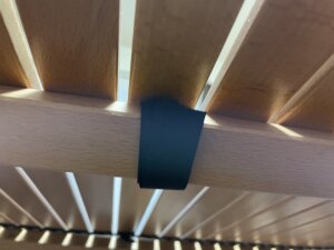 テントファクトリー　ウッドロールテーブル　天板を固定